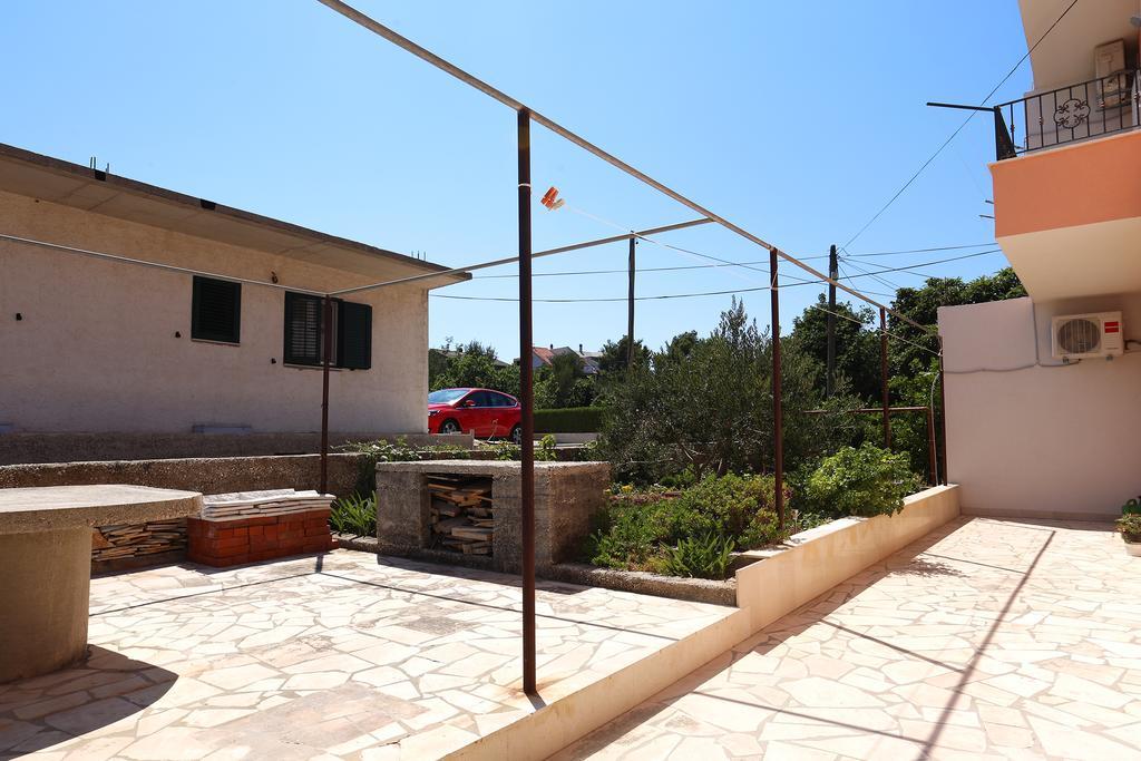 San Apartments سلاتين المظهر الخارجي الصورة